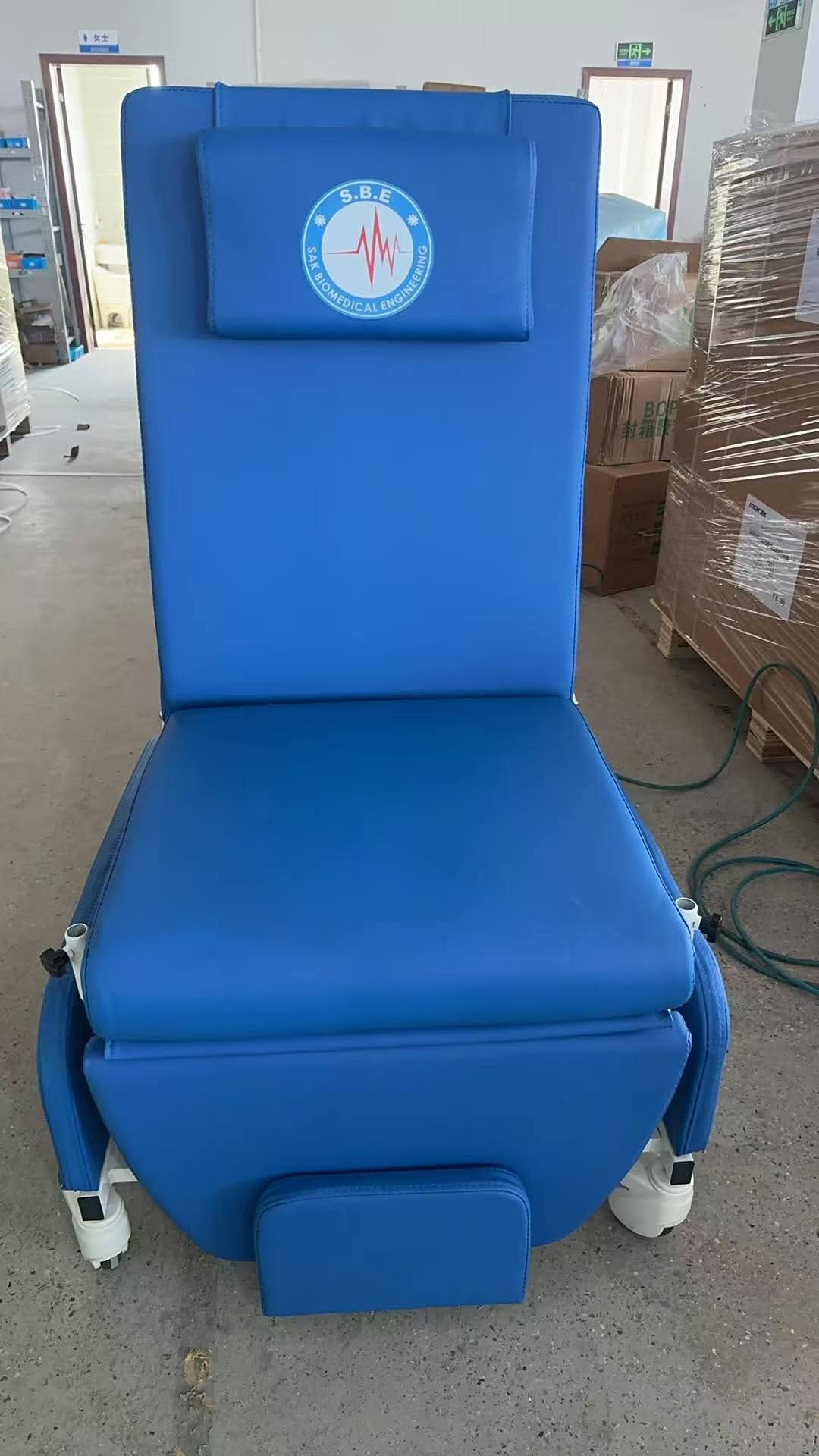 Fauteuil d'hémodialyse  électrique multifonctions.